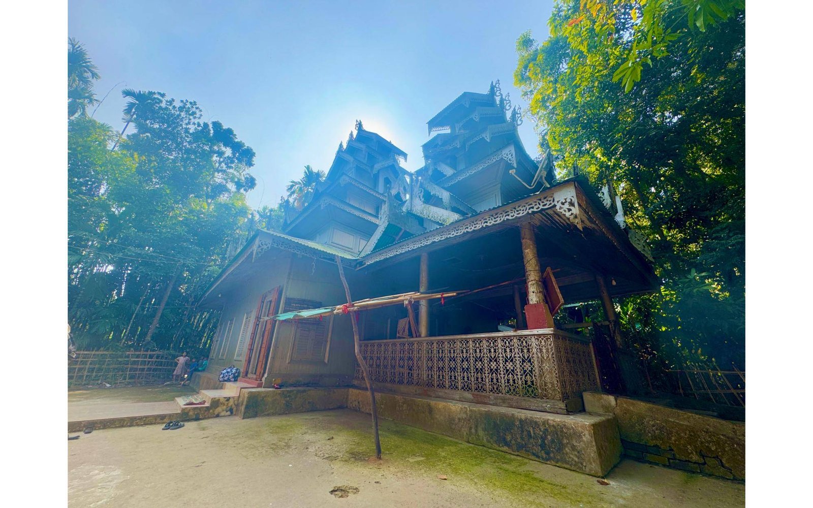 Lamar Para Buddhist Monastery architecture