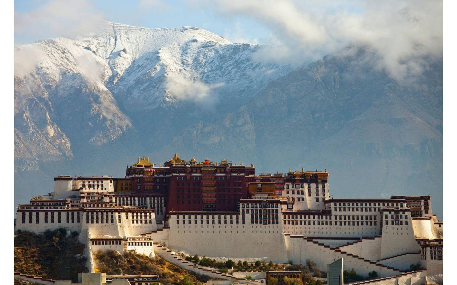 The Potala Palace as an architectural and environmental wonder
