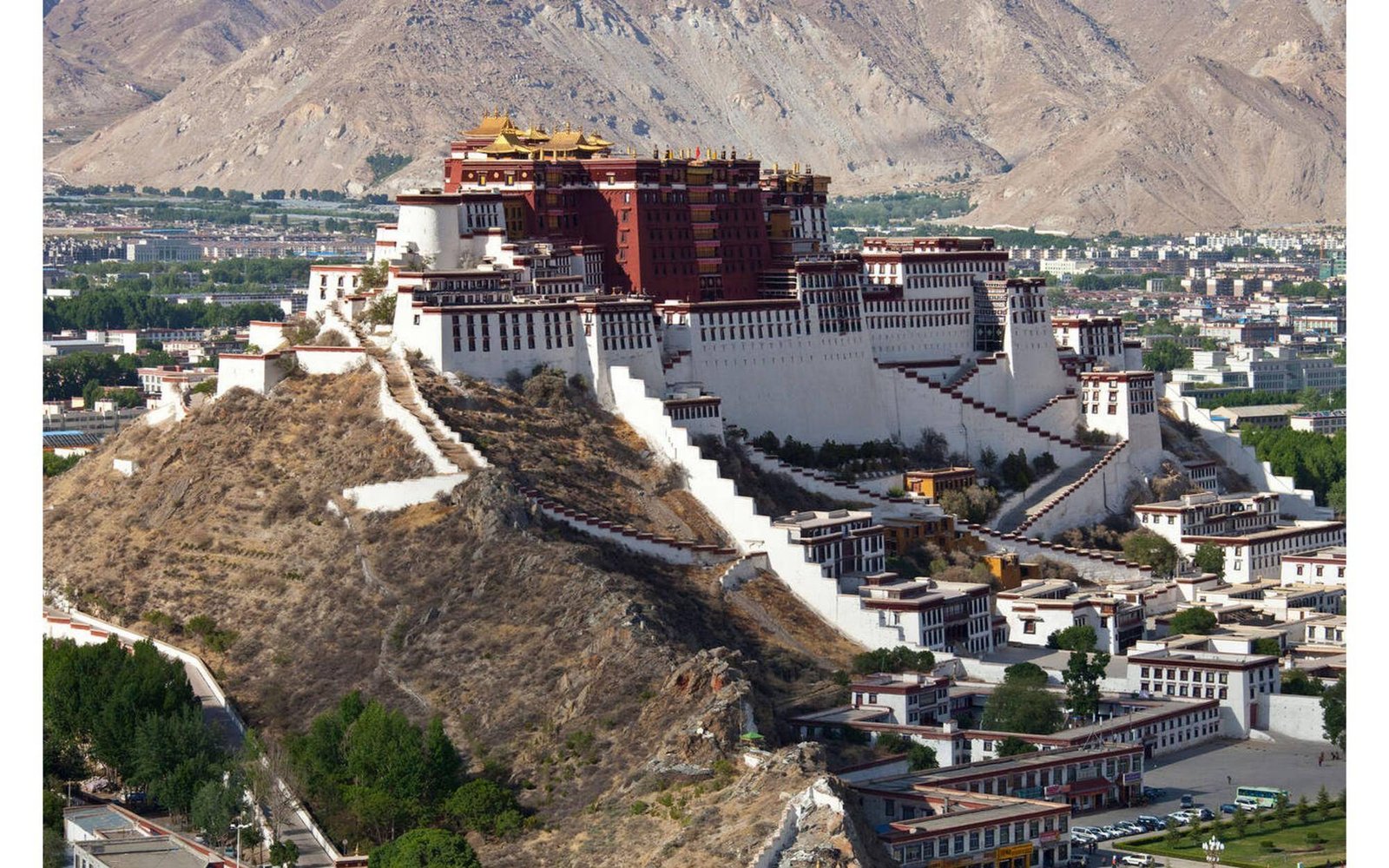 The Potala Palace as an architectural and environmental wonder