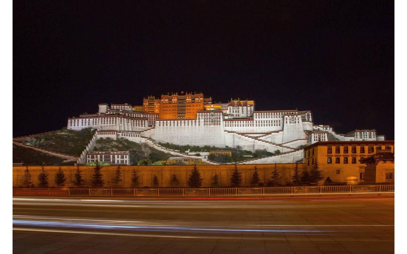 The Potala Palace as an architectural and environmental wonder