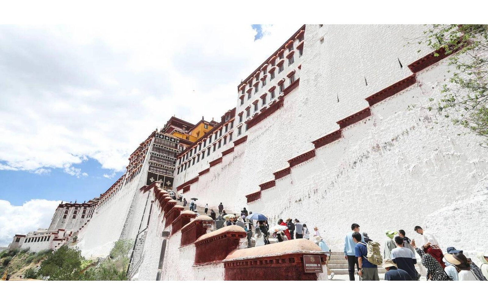 The Potala Palace as an architectural and environmental wonder