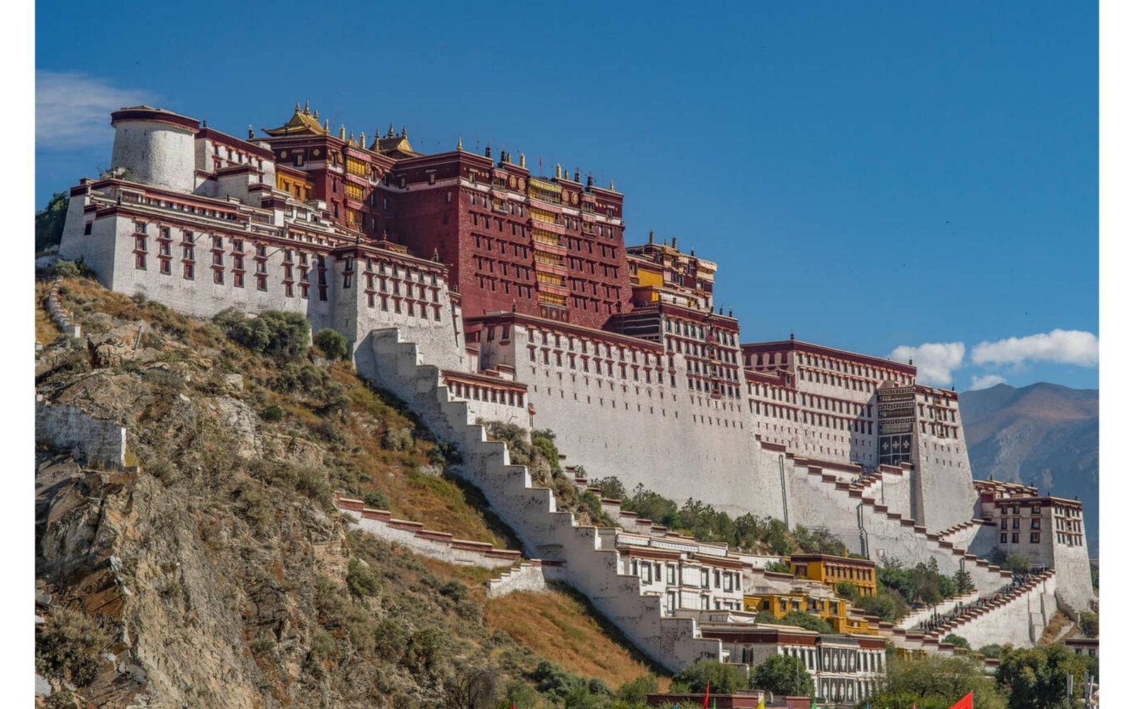 The Potala Palace as an architectural and environmental wonder